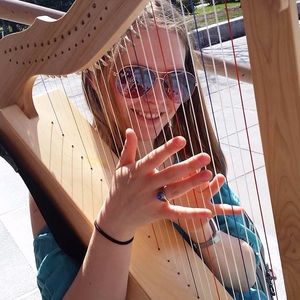 Meet your Posher, Caitlin